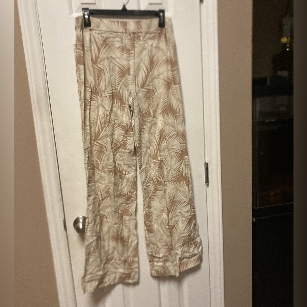 L Forever 21 Cream and Tan Leaf Print Pants